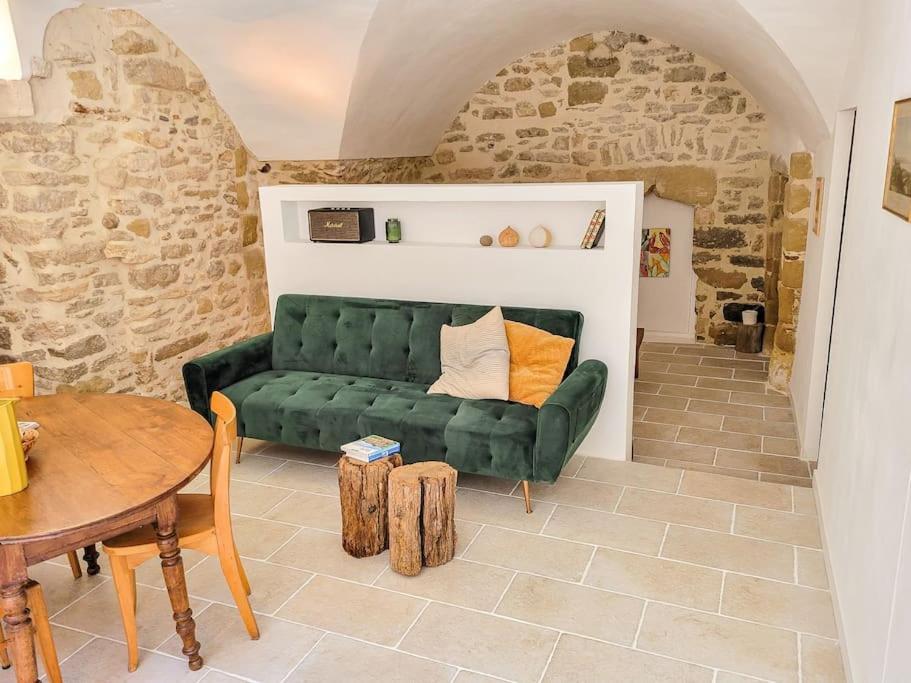 Studio Spacieux De Caractere Montaren-et-Saint-Médiers Buitenkant foto